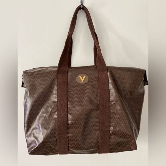 VINTAGE MARIO VALENTINO SOFT PVC MONOGRAM
FOLDABLE WEEKEND TOTE BAG - Picture 8 of 8